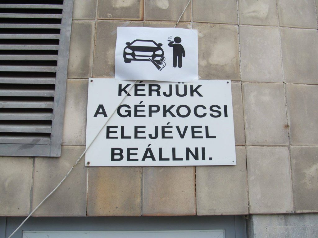 Kérjük a kocsi elejével beállni!