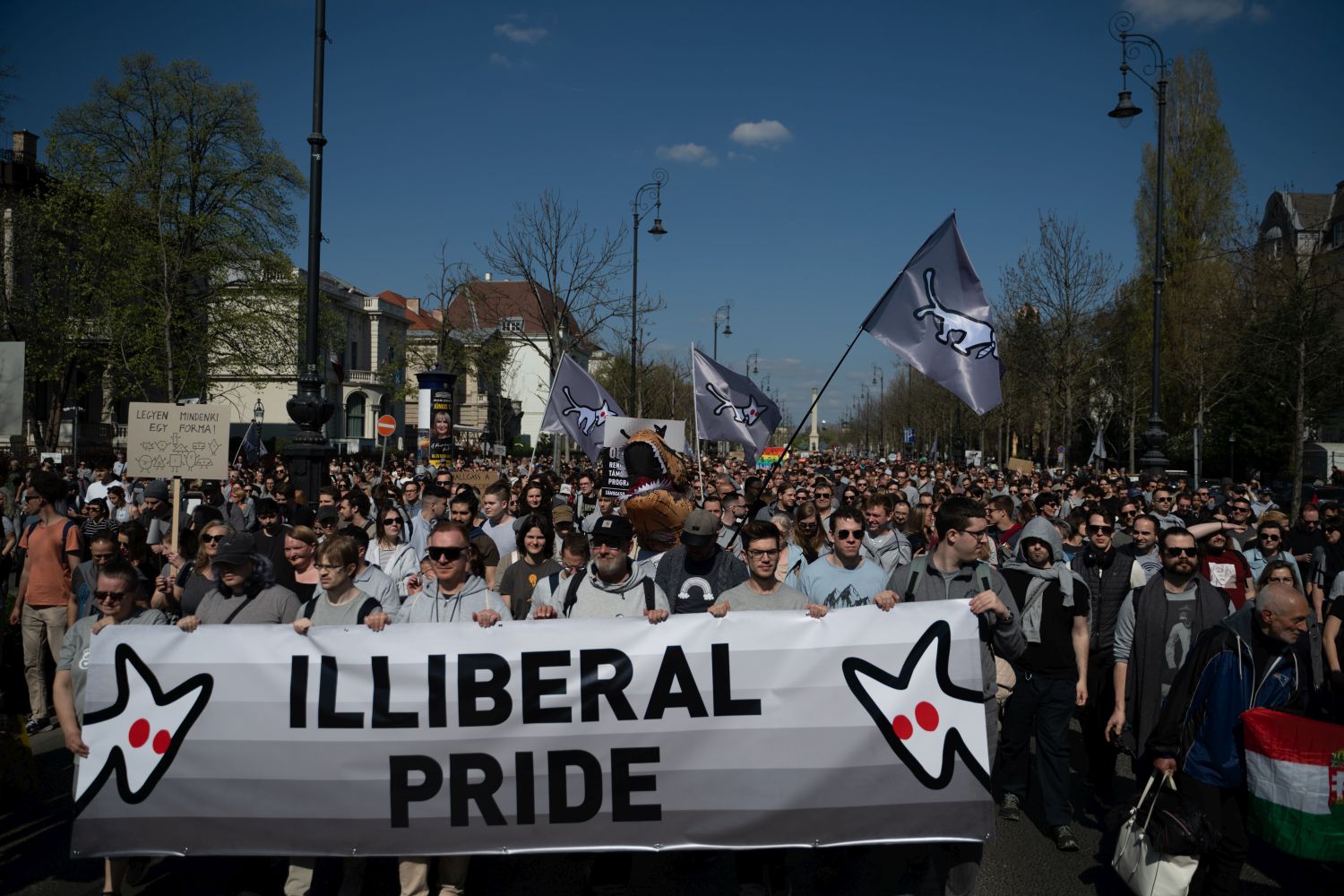 Illiberal Pride - Szürkeség menete - Kétfarkú Kutya Párt