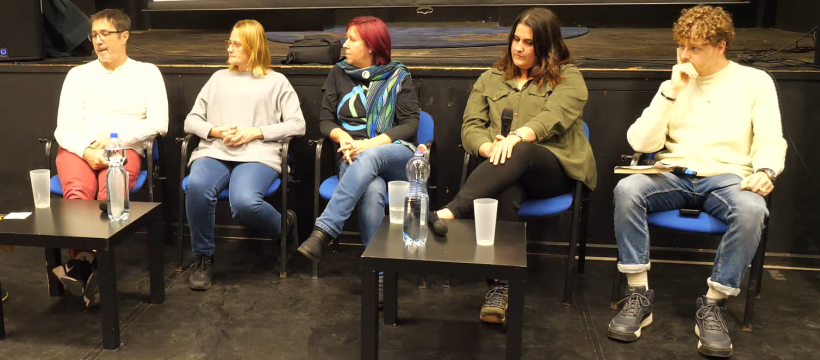 Kun Zoltán, Töplerné Szaszkó Andrea, Homoki Andrea, Magyar Kitti, Őri Ádám a „Zöldszínfestés – Zöldpolitikai konferencia és antifatalista tali” eseményen, 2025. október 20-án a Konnektorban