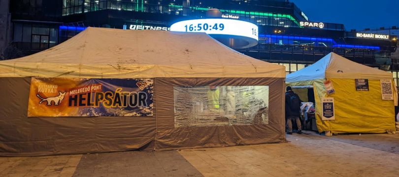 Két hétre félretettünk mindent: ilyen volt a Helpsátor és melegedőpont a Nyugatinál